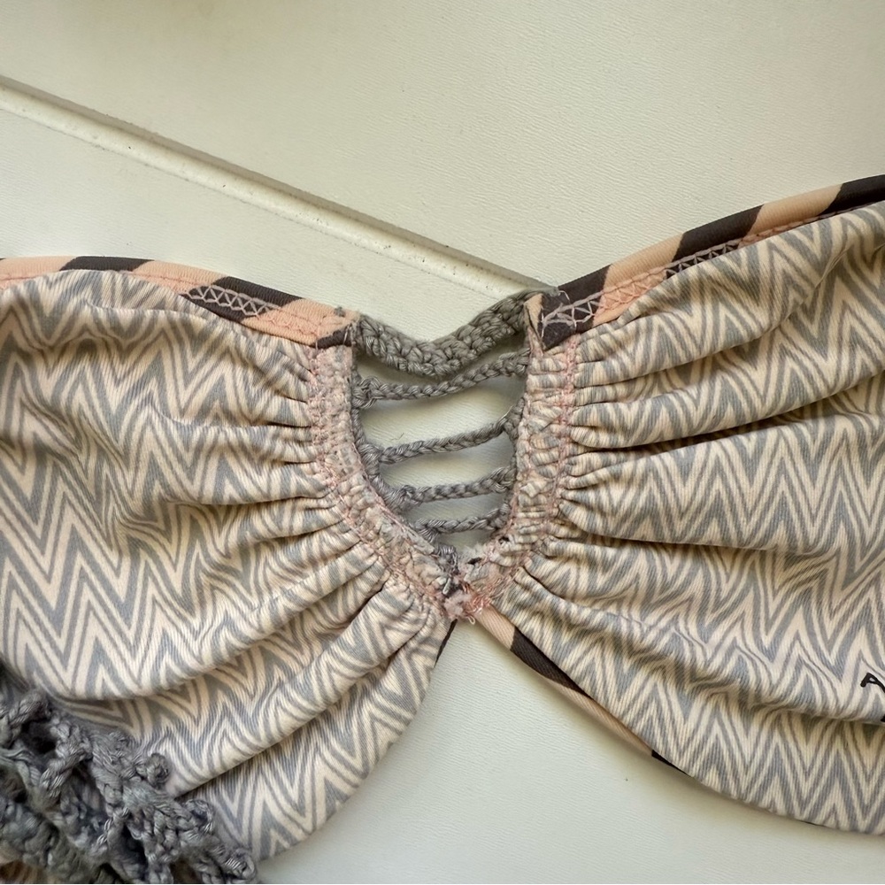 Acacia Chevron Patterned Bandeau Top - Picture 6 of 7